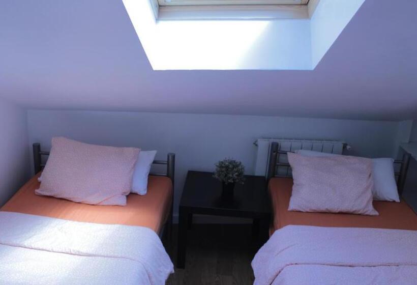 اتاق استاندارد سه نفره, Onefam Madrid