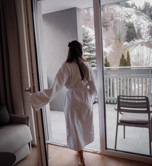 高级大房间, Anett