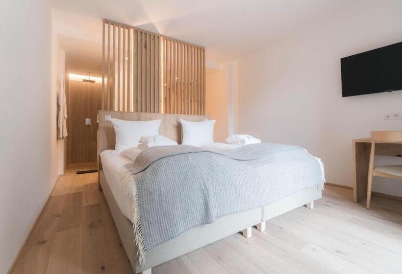 高级大房间, Anett