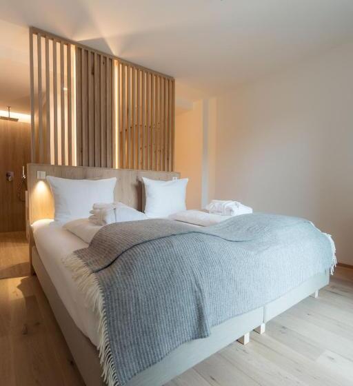 高级大房间, Anett