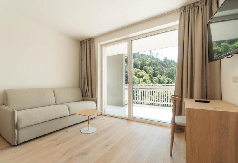 Family Suite, Anett