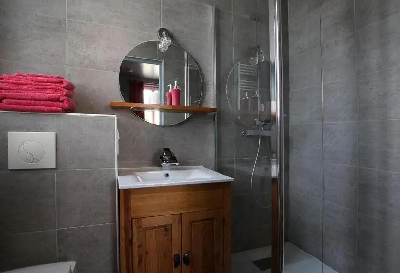 スーペリアールーム, L Iliade   Chambres D Hôtes   B&b à Bouzy