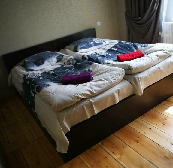 اتاق اکونومی, Guesthouse Suja