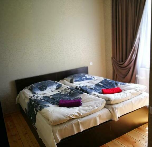 اتاق اکونومی, Guesthouse Suja