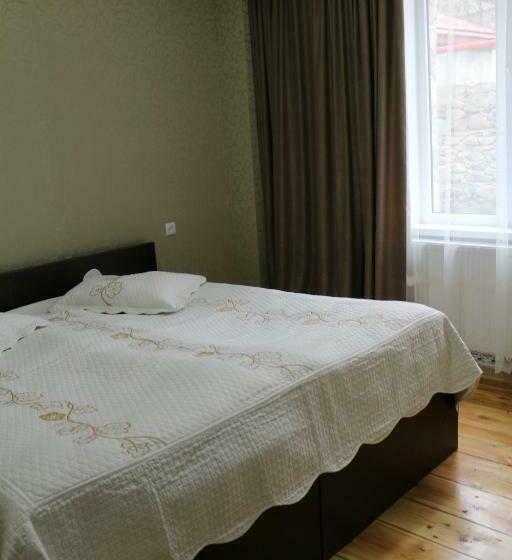 اتاق اکونومی, Guesthouse Suja