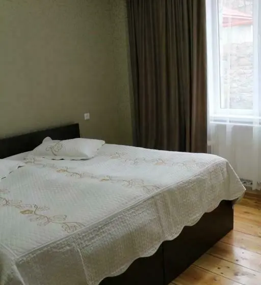 اتاق اکونومی, Guesthouse Suja