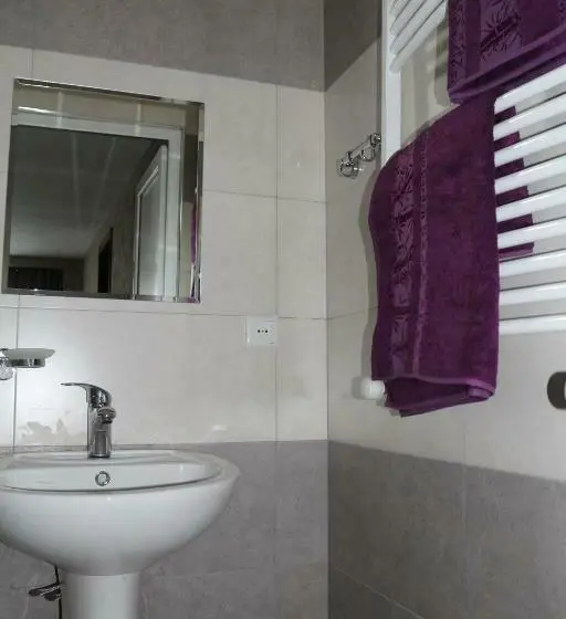 اتاق راحتی سه تخته, Guesthouse Suja