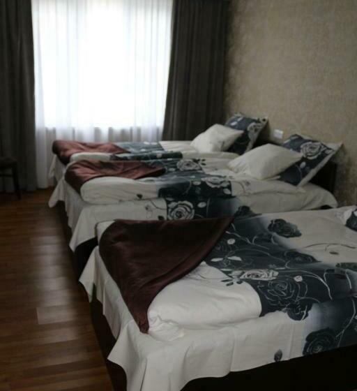 اتاق راحتی سه تخته, Guesthouse Suja