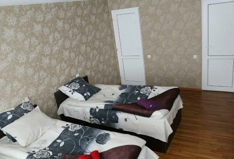 اتاق راحتی سه تخته, Guesthouse Suja