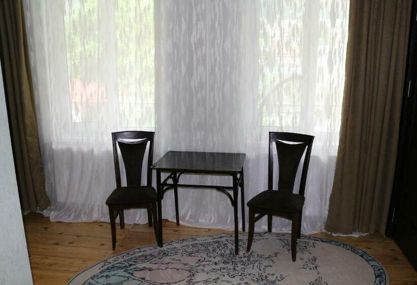 اتاق استاندارد, Guesthouse Suja