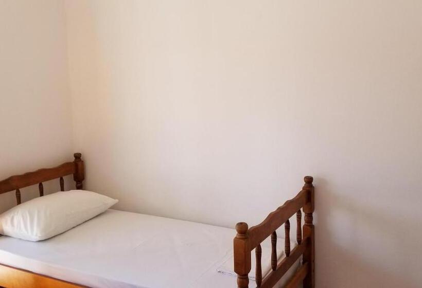 اتاق ساده سه‌ نفره, Guesthouse Kodre