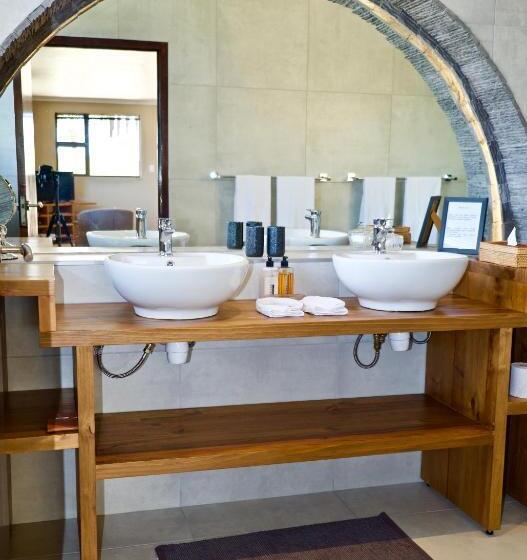 بانگلوی استاندارد, Normarie's Guesthouse