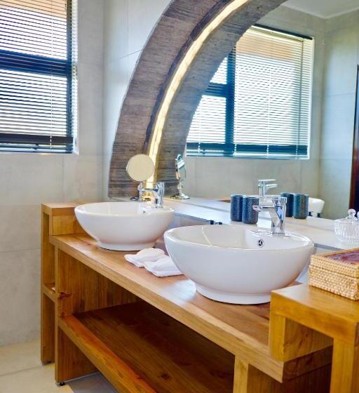 بانگلوی استاندارد, Normarie's Guesthouse