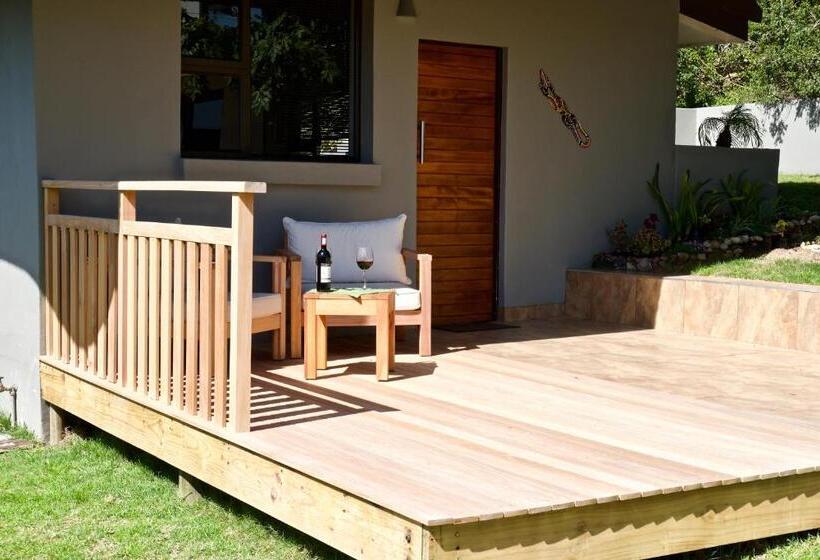 بانگلوی استاندارد, Normarie's Guesthouse