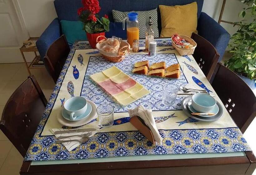 سوییت خانوادگی, Sleeping Sarria