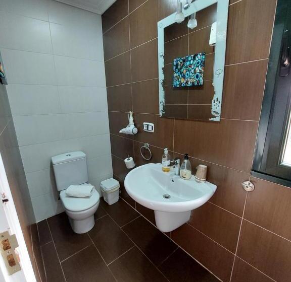 اتاق استاندارد با سرویس بهداشتی مشترک, Sleeping Sarria