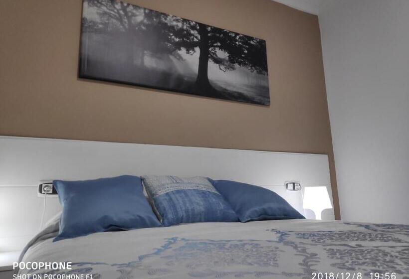 اتاق استاندارد با سرویس بهداشتی مشترک, Sleeping Sarria