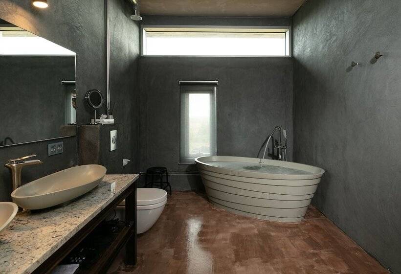 سوئیت برای معلولان, 360 Hotel & Thermal Baths