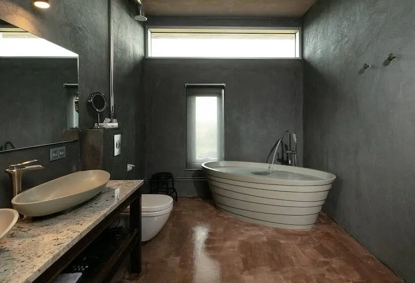 سوئیت برای معلولان, 360 Hotel & Thermal Baths
