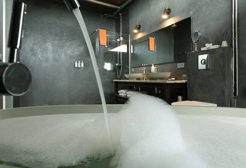 سوئیت برای معلولان, 360 Hotel & Thermal Baths