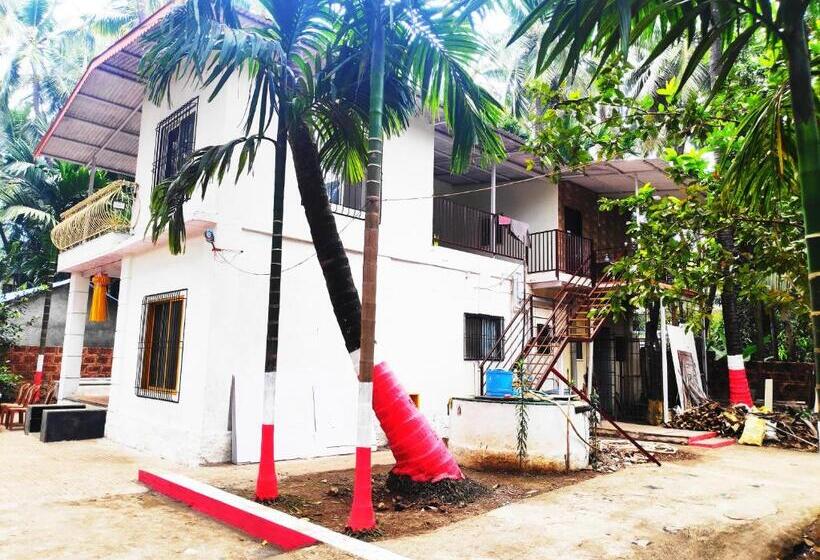 Perhehuone Puutarhanäkymä, Ashish Baug Cottage