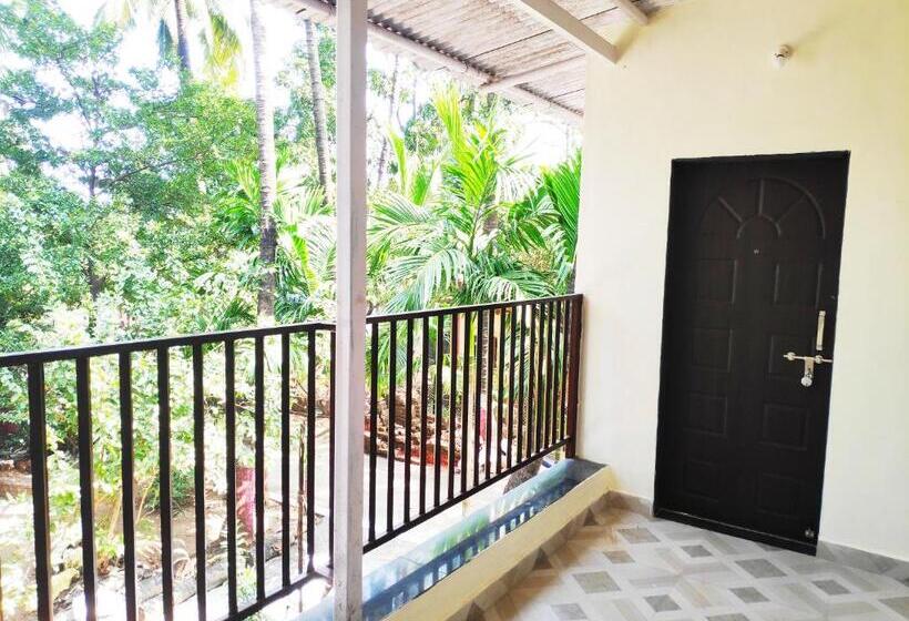 Perhehuone Puutarhanäkymä, Ashish Baug Cottage