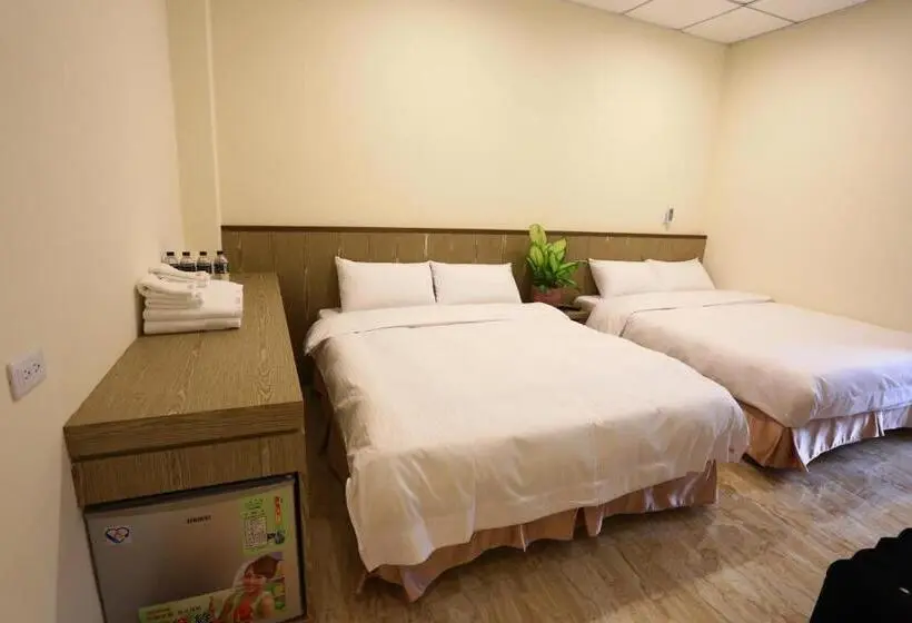 اتاق استاندارد چهارنفره با بالکن, Changju Hotel 附免費停車位