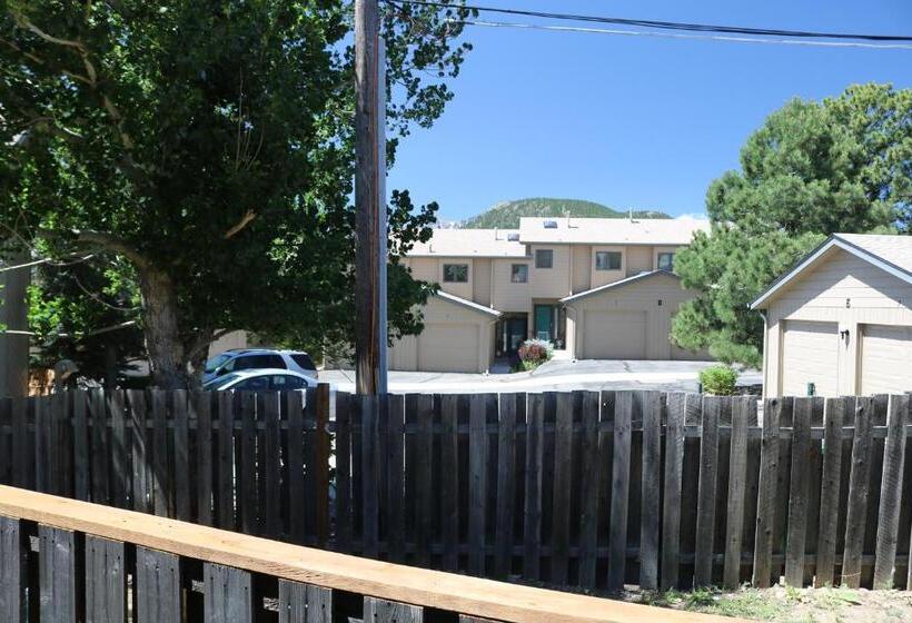 מיטת קינג בסוויטה, Columbine Inn