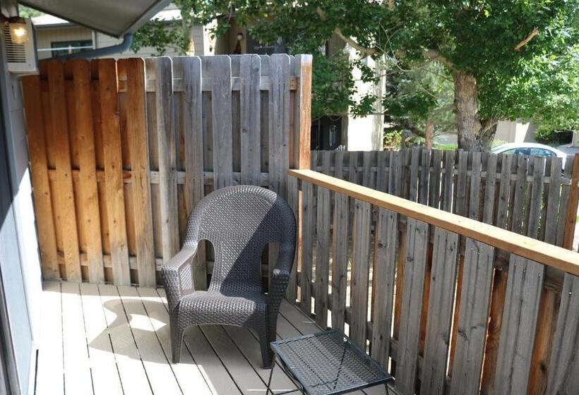 מיטת קינג בסוויטה, Columbine Inn