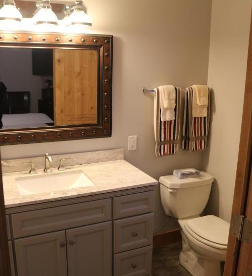 חדר אקונומי, Columbine Inn