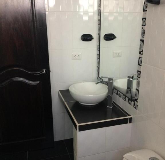 اتاق لوکس یک تخته, Quilla House 2