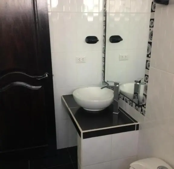 اتاق لوکس یک تخته, Quilla House 2