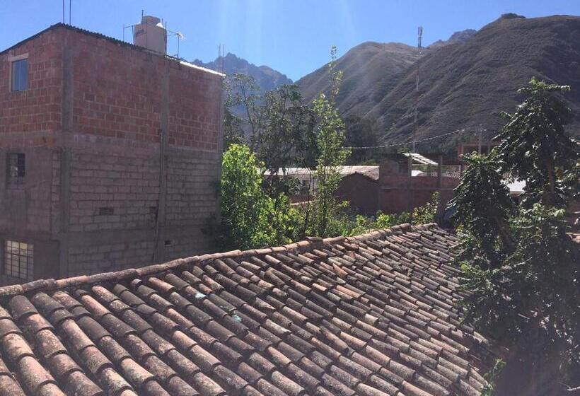 اتاق لوکس, Quilla House 2