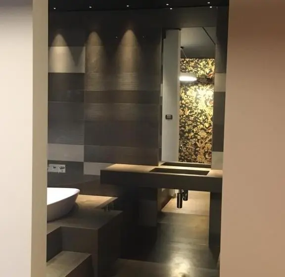 اتاق لوکس, Relais Le Rocche