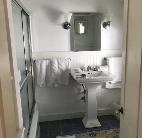 エコノミールーム, Topsides Bed & Breakfast