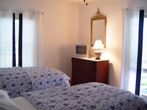エコノミールーム, Topsides Bed & Breakfast