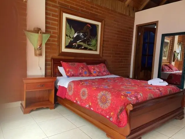 اتاق لوکس با تخت بزرگ, Hostal Casa Cultural Mindo