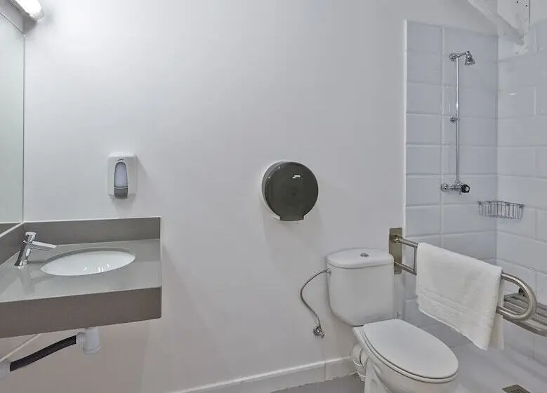 تختخواب در اتاق مشترک, Hola Hostal Collblanc