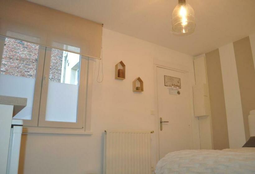 استودیوی سوپریور, Victoria's House