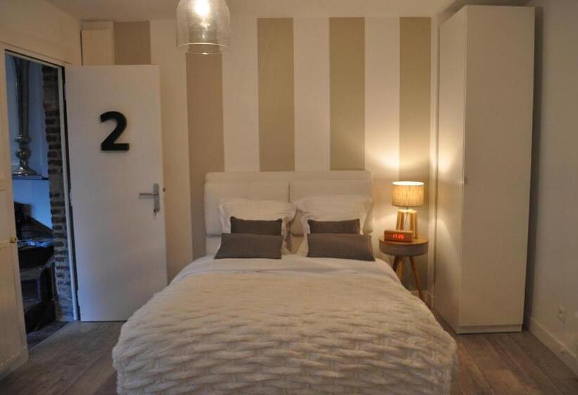 استودیوی سوپریور, Victoria's House