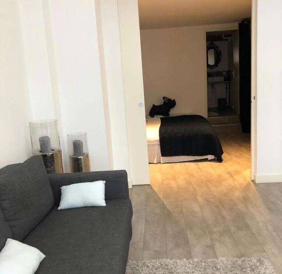 آپارتمان 1 خوابه, Victoria's House