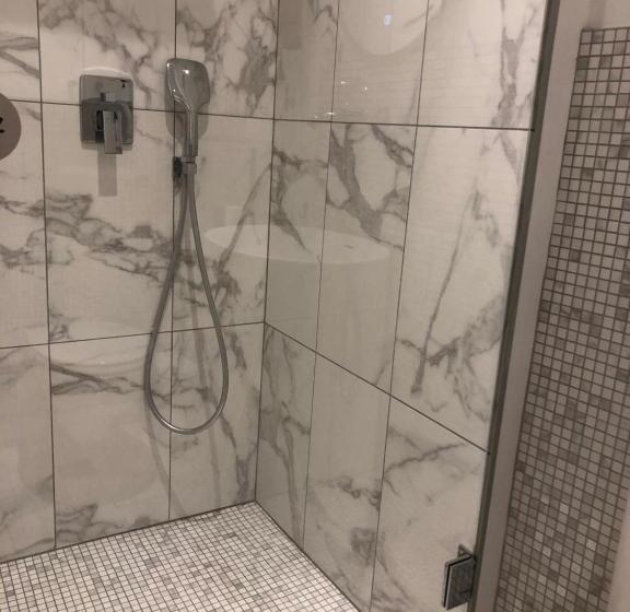 آپارتمان 1 خوابه همکف, Victoria's House