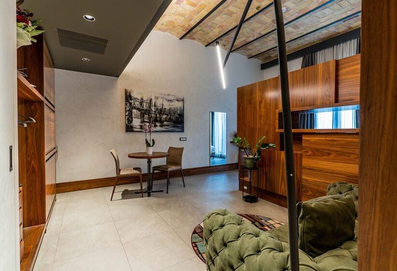 Полулюкс, Gasometer Urban Suites