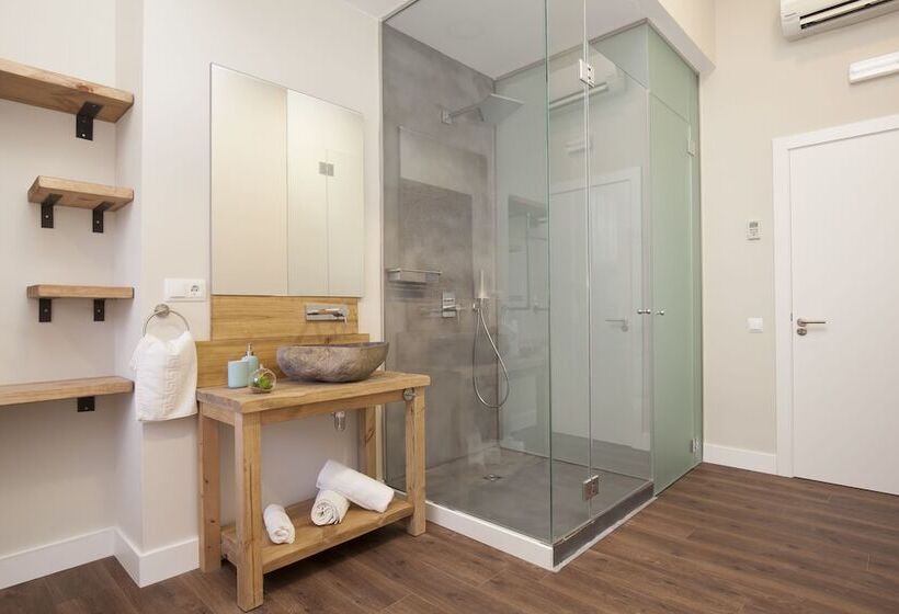 اتاق استاندارد, Radha