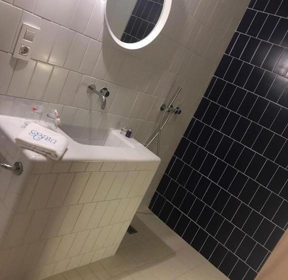 חדר סטנדרט, Santacreu