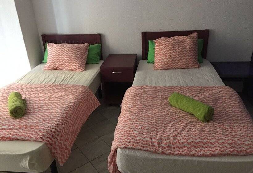 اتاق استاندارد با سرویس بهداشتی مشترک, Fun And Sun Center 2