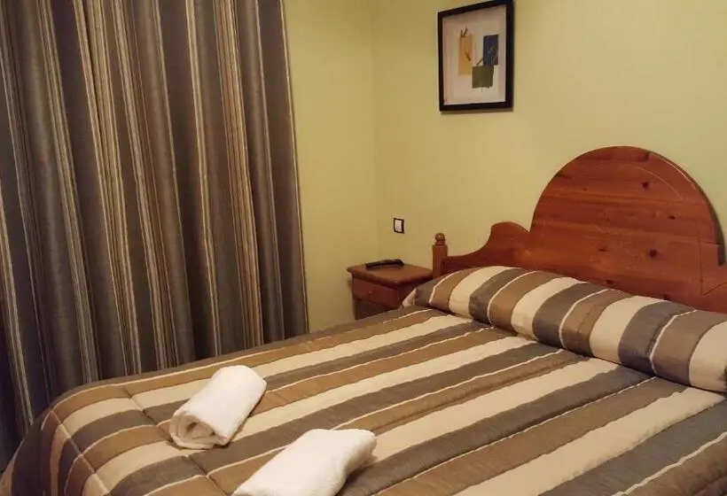 Standardrum, Hostal Maury