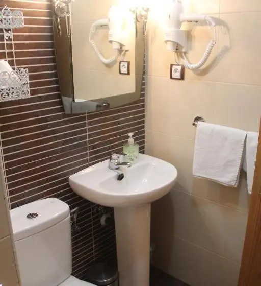 Standardrum, Hostal Maury