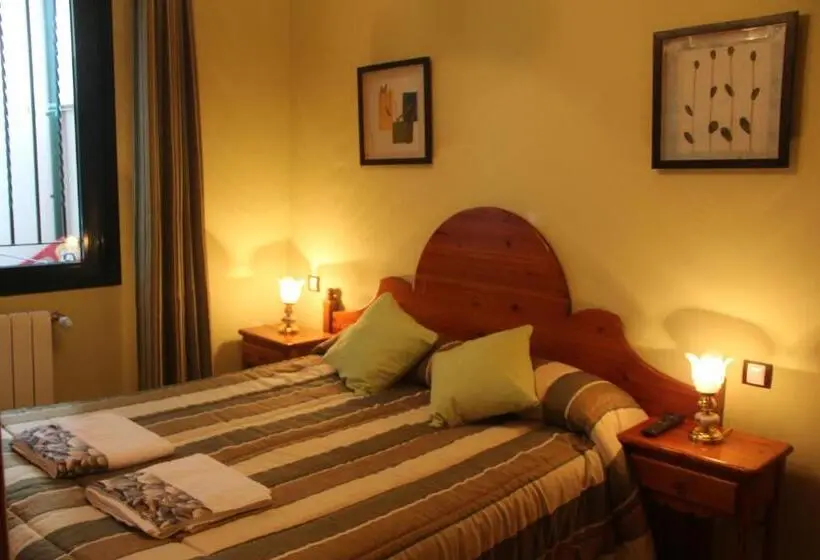 Standardrum, Hostal Maury