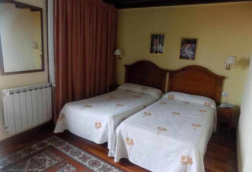 غرفة قياسية مطلّة علي البحر مزوَّدة بشُرفة, Itsasmin Ostatua